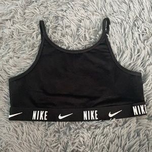 black nike sports bra